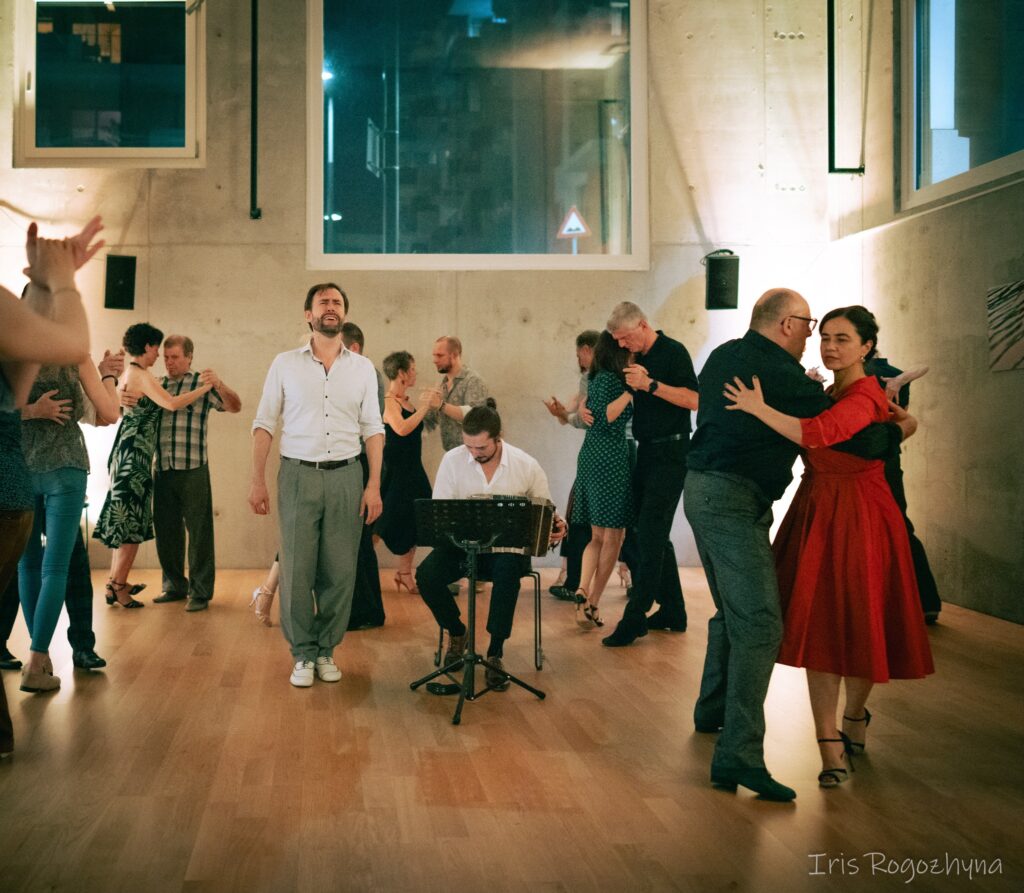 Milos & Helmut performing at Milonga SOL